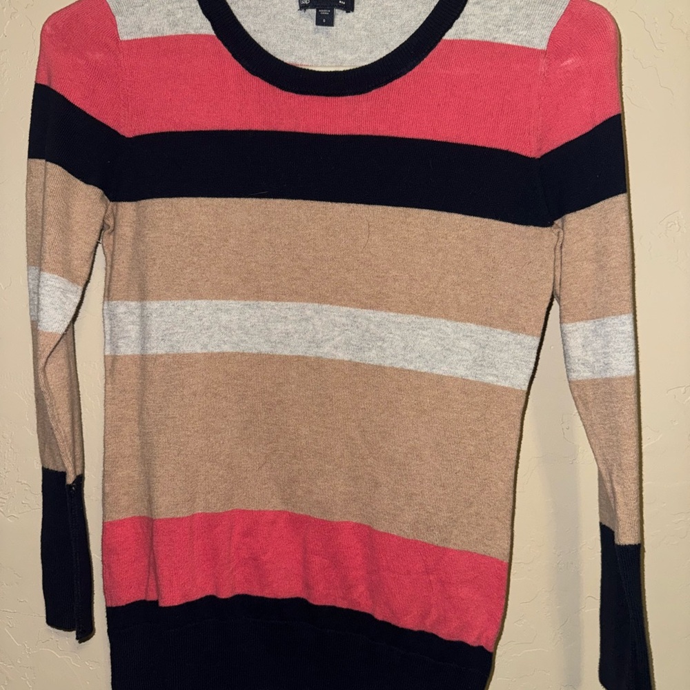 GAP Black and Tan Crew Neck Sweater with Stripes